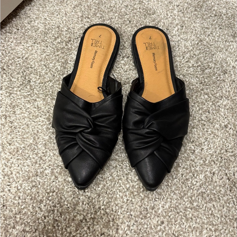 Time and Tru Black Pointed-Toe Mules with Knotted Detail